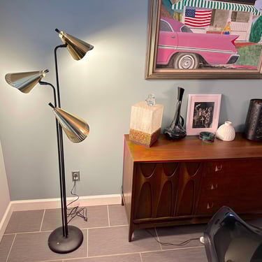 Mid Century 3 Head Floor Lamp / Black & Brass Gold Cones/ Gerald Thurston Lightolier / 60's Retro Danish Modern MCM / Reading Accent Lamp 