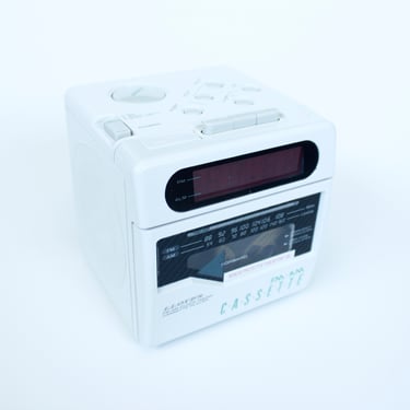 New in box 80s Vintage Lloyd's Cassette Digital Alarm Clock - White - AM/FM 