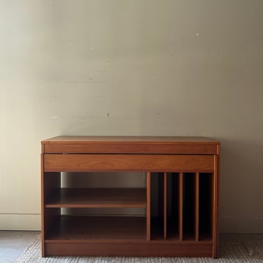 Expanding teak credenza