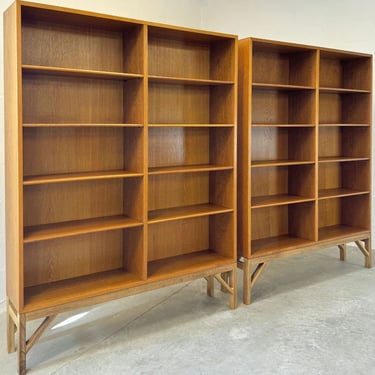 Børge Mogensen Model #152 Oak Bookcase - #A1608 - Produced by CM Madsen for FDB Møbler