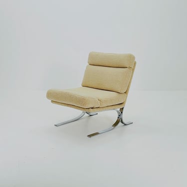 Bauhaus Mid-Century Modern Lounge Chair in Beige Teddy fabric  with Chrome Base - 1980s Italian Design 