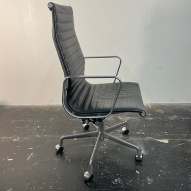 Eames Aluminum Group Executive Chair in Black Leather