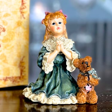 VINTAGE: 1998 - Boyds Bears "Teresa and John...The Prayer" Figurine in Box - Yesterday's Child - #3531 - Praying - NIB - SKU 35-C-00035406 
