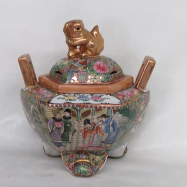 Porcelain Chinese Foo Dog Lidded Bowl Ginger Jar Hand Painted in Macau 3676B