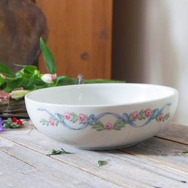 Vintage Hall's serving bowl / Hall Wildfire bowl with gold trim / 1940s kitchen decor / country farmhouse bowl / floral bowl / shabby chic 