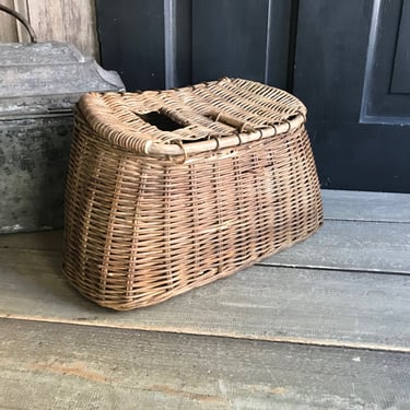 Vintage Creel Fishing Basket / Wicker Fly Fishing Basket With Leather Trim  / Cabin Decor / Antique Fishing Basket / Vintage Basket 