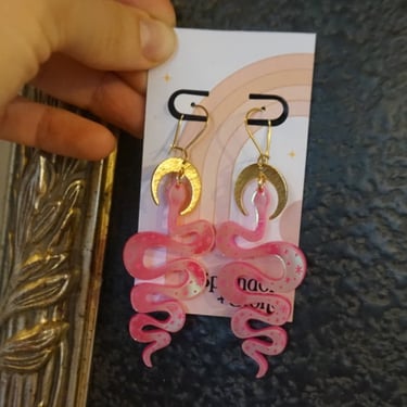 The Serpentine Earrings - Pink