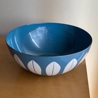 Vintage 1960s Catherine Holm White Lotus Bowl Blue White Enamelware 8 inch Catherinholm Catherineholm 