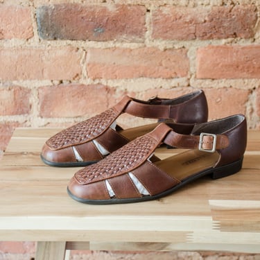 brown braided leather sandals | 90s vintage Naturalizer dark academia style woven closed toe sandals size 9.5 