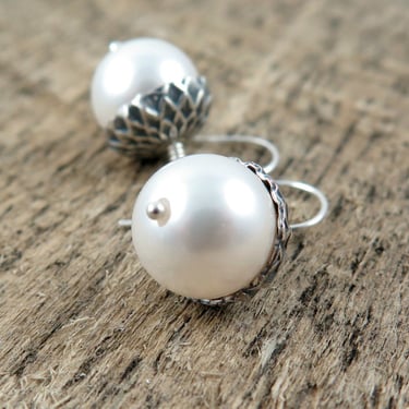 Silver Acorn Earrings, White Pearl Earrings, Acorn Earrings, Acorn Drop Earrings, Bridesmaid Gift, Wedding Jewelry Woodland 