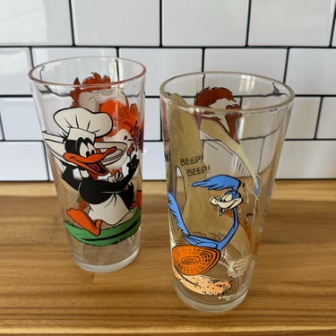 Pair of Vintage Looney Tunes Tall Glasses, Pepsi Collector Series 1976 Warner Bros, Roadrunner, While E Coyote, Tasmanian Devil, Daffy Duck 