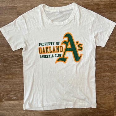 1980s single stitch Oakland A’s Baseball Tshirt Paper Thin Men’s Small 