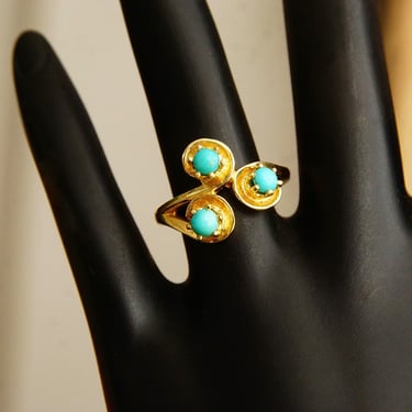 Vintage Minimalist 14K Three-Stone Turquoise Cocktail Ring, 585 Yellow Gold Triskele Ring, Prong-Set Turquoise Cluster Ring, Size 6 US 