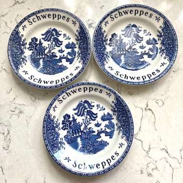 Blue Willow pattern Schweppes tip dish, bowl or tray. Made by Enoch Wedgwood Tunstall England. by LeChalet
