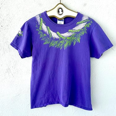 Vintage Hawaiian Lei Tshirt 1990s Hawaii Floral Maile Design T-shirt Purple Top 