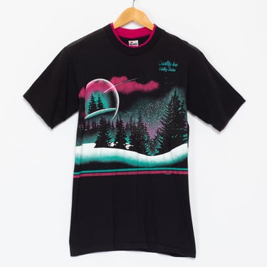 Medium 90s Vaporwave Winter Scene T Shirt Unisex | Vintage Black Pink Cuffed Graphic Tourist Tee 