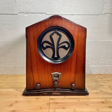 1932 Jackson Bell 62 Arched Tombstone Radio, Velvet Tone with Fleur de Lis Grill, Elec Restored 
