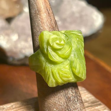 Vintage Chunky Hand Carved Plastic Ring Green Flower Rose Retro Jewelry Gift 