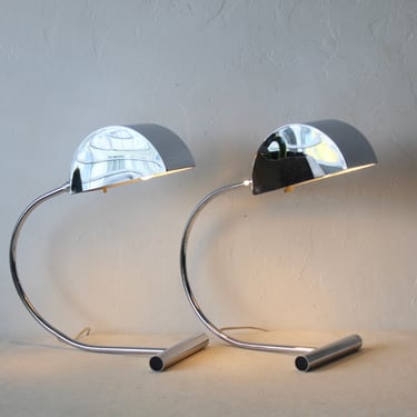 Koch and Lowy OMI Chrome Cantilevered Modernist Desk Table Lamp-a pair 