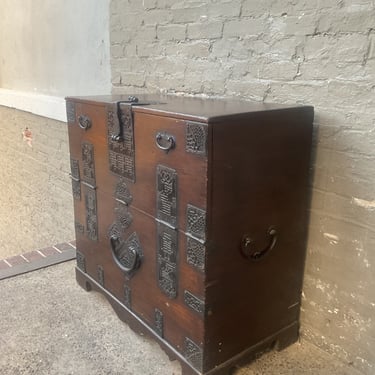 Tansu Chest