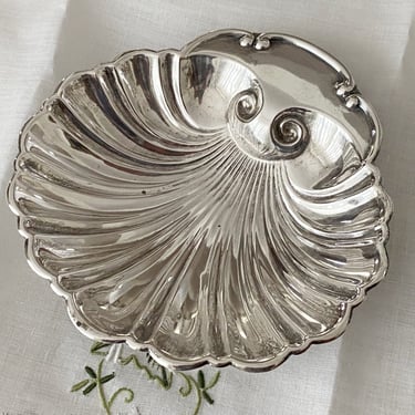 Sterling Silver trinket dish Shell shaped footed pin bowl. Vintage sterling hollowware 3 oz 