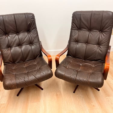 Pair of Mid Century Chairs by Ekornes of Norway 