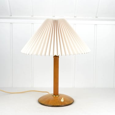 Table lamp, 1960s mid-century rockabilly style, vintage lamp, shabby chic design, pleated shade, brocante style 