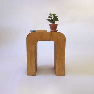 Small curved side table, Horseshoe end table, Rounded wooden table - Golden Oak 