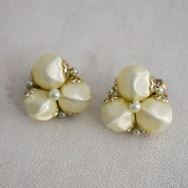 1950s/60s Cream Bead Cluster Clip Earrings 