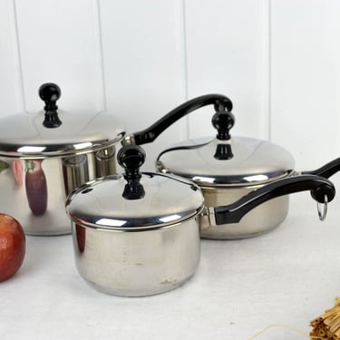 Pot set 6 pieces. COLORED NY USA aluminum clad stainless steel 50s mid century streamline casserole cauldron bakelite 
