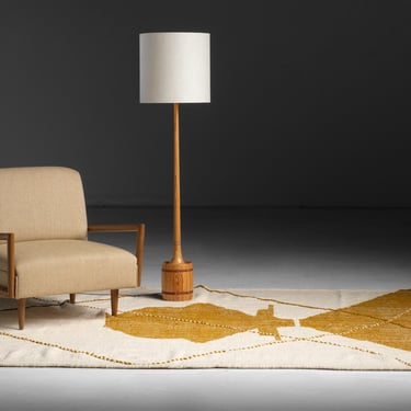 Lounge Chair / Lamp / Abstract Rug