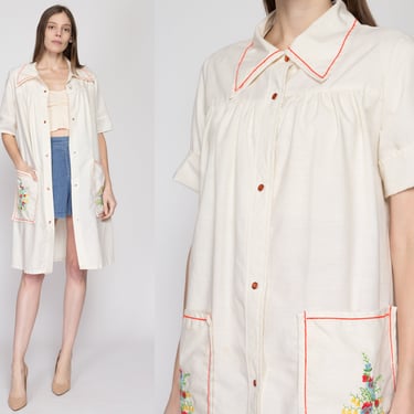 Large 60s White Pansy Floral Embroidered House Dress | Vintage Pearl Snap Short Sleeve Pointed Collar Shift Housecoat 