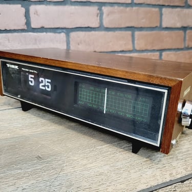 Vintage Faux Wood York Flip Clock Radio Model DC-103 