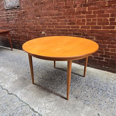 Vintage Scandinavian Round Dining Table with 2 Leaves