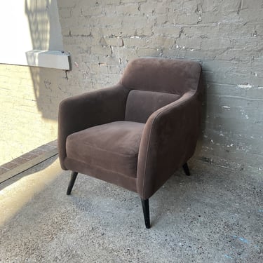 Brown Modern Lounge Chair (hole)