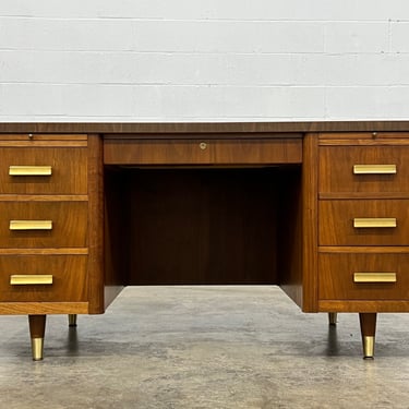 Jasper Mid-Century Modern Walnut Executive Desk ~ Awesome Condition !! 