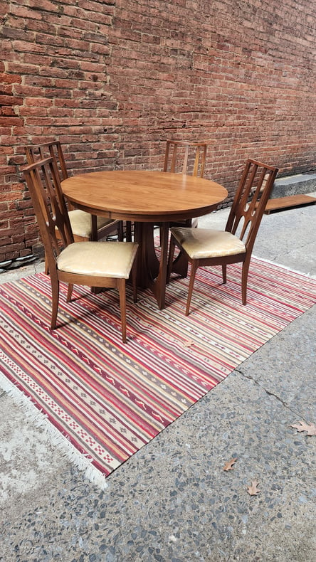 Broyhill Brasilia Round Table and 4 Chairs