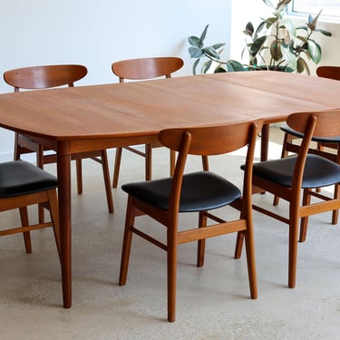Mid Century Danish Modern Expanding Teak Dining Table 