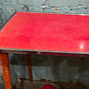 Formica top table 20.25” x 31.25” x 30”