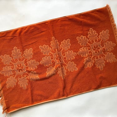 Vintage 1970s Crystal Palace Orange Sculpted Snowflake Flower Bath Towel w Fringe Cannon Royal Family 100% Cotton Retro Bathroom Decor 25x40 