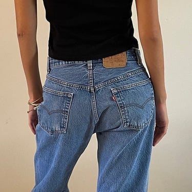 30 Levis 501 vintage jeans / vintage medium wash faded worn in high waisted button fly Levis 501 jeans USA | Levis 30 