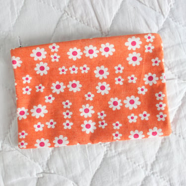 1960's Creamsicle Daisy Pouch 