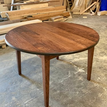 Blue Bell Round Extension Dining Table in Cherry