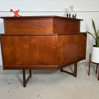 Mid Century Modern Teak Cocktail Home Dry Bar By Turnidge 