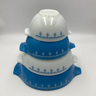 Set of 4 Vintage Pyrex Snowflake White and Blue Garland Cinderella Nesting Bowls