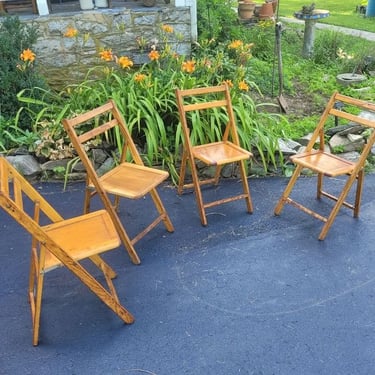Vintage Wooden Folding Chairs. Sturdy, durable and compact.