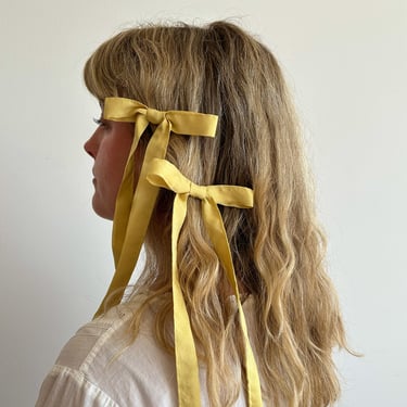 Butter Yellow Mini Silk Hair Bow, long tail hair bow, cottagecore, balletcore, delicate wedding hair bow, elegant barrette, adult hair bow 