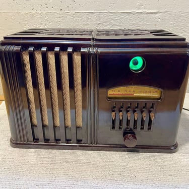 Stunning 1938 Airline Miracle Radio 62-288 with Tuning Eye, Bakelite Case, Elec Serviced 