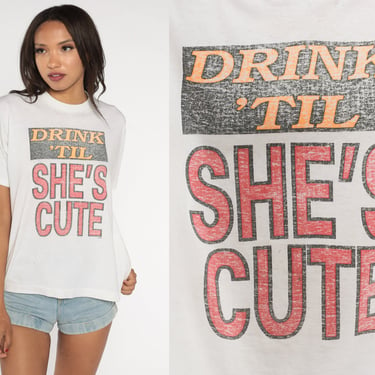 Drink 'Til She's Cute Shirt 90s Funny Drinking T-Shirt Party Joke Graphic Tee Funny Alcohol Tshirt Drinker Dating White Vintage 00s Large L 