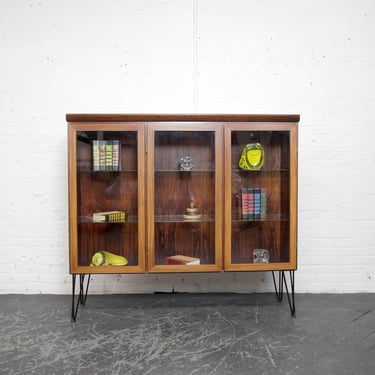 Vintage MCM Scandinavian Brazilian Rosewood display case shelving with glass doors by Skovby | Free delivery in NYC and Hudson Valley 